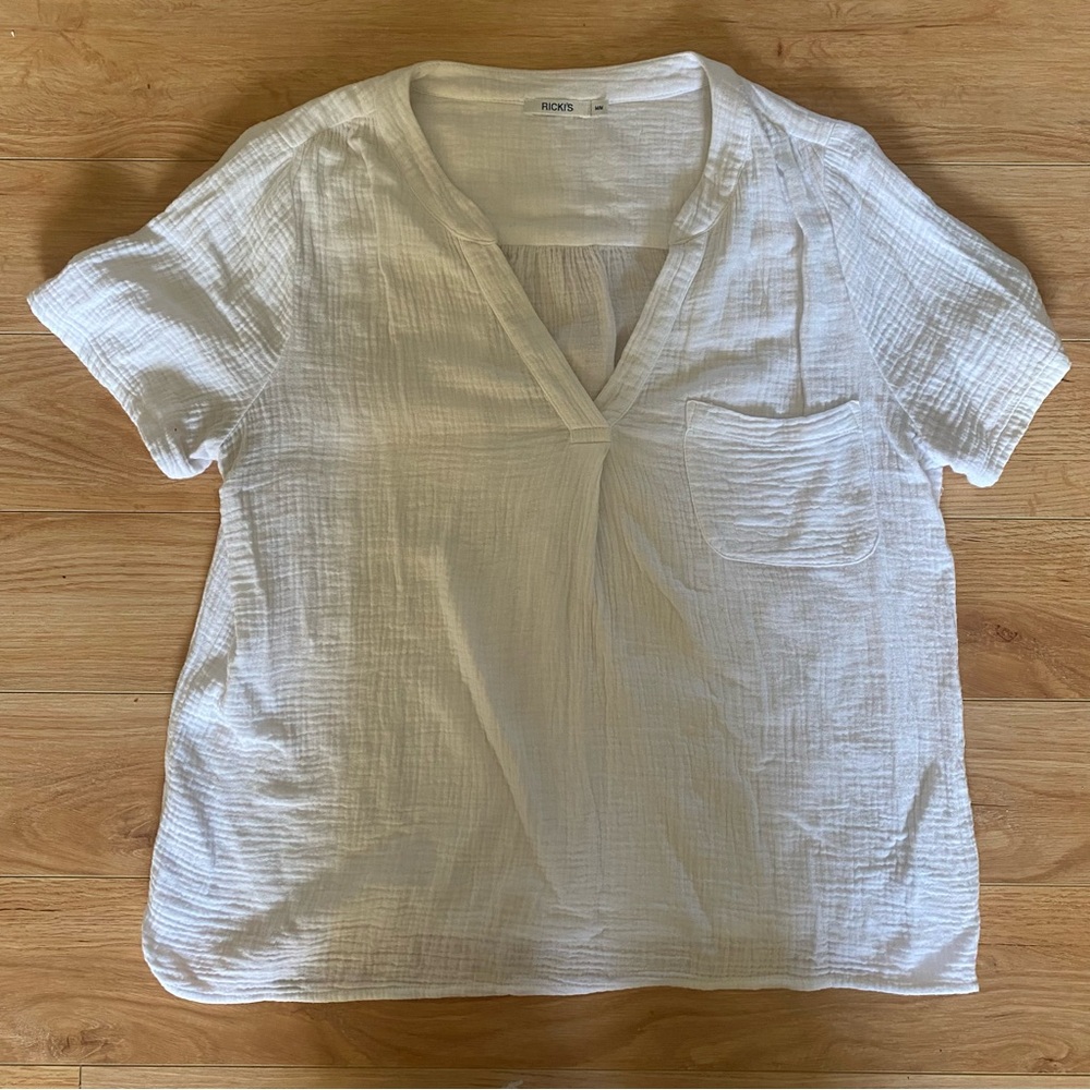 Ricki's Crinkle Gauze V-Neck Blouse - Picture 4 of 12
